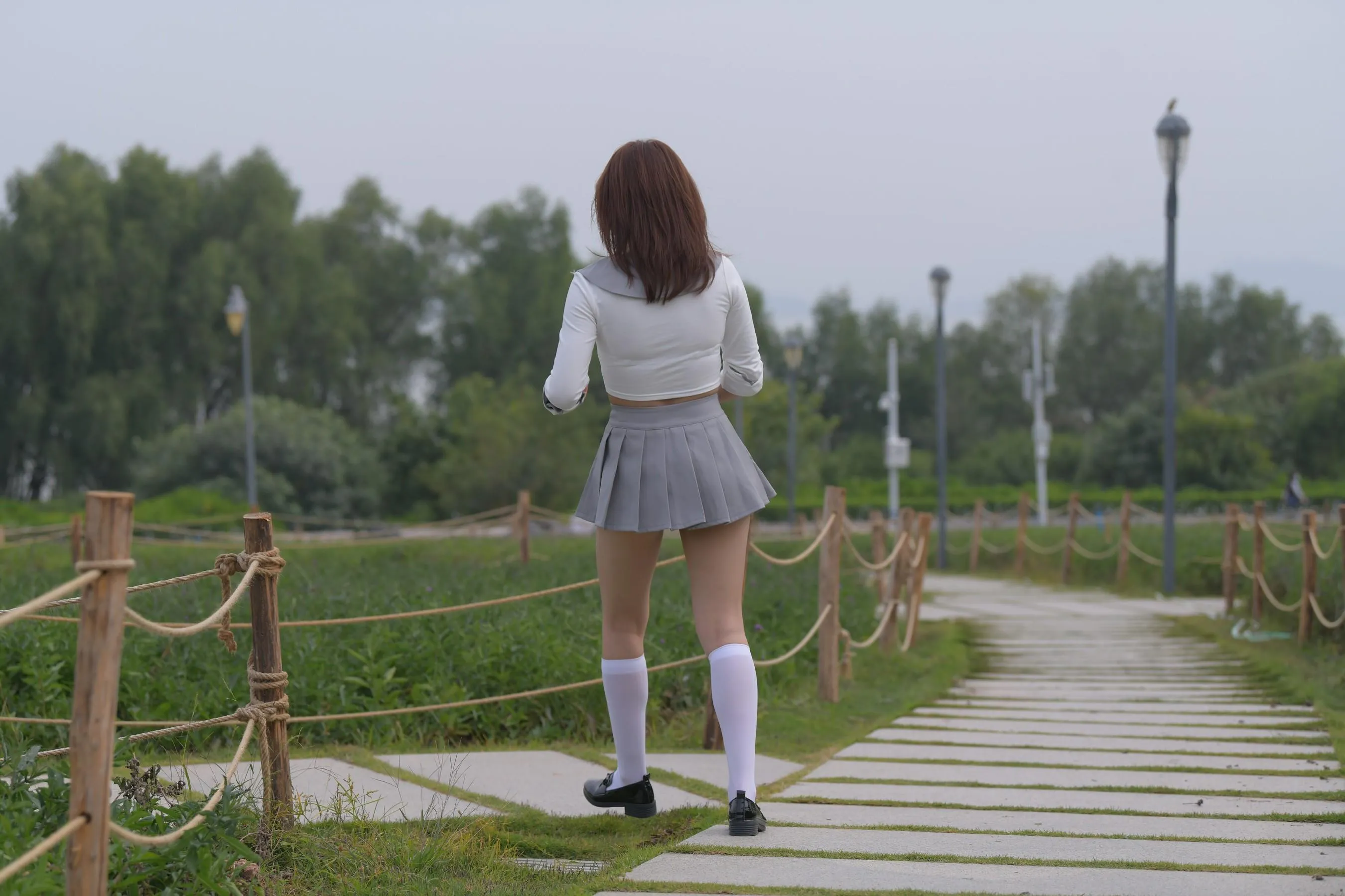 [魔镜街拍] NO.095 性感动人的小百褶裙美女 [763P]插图5